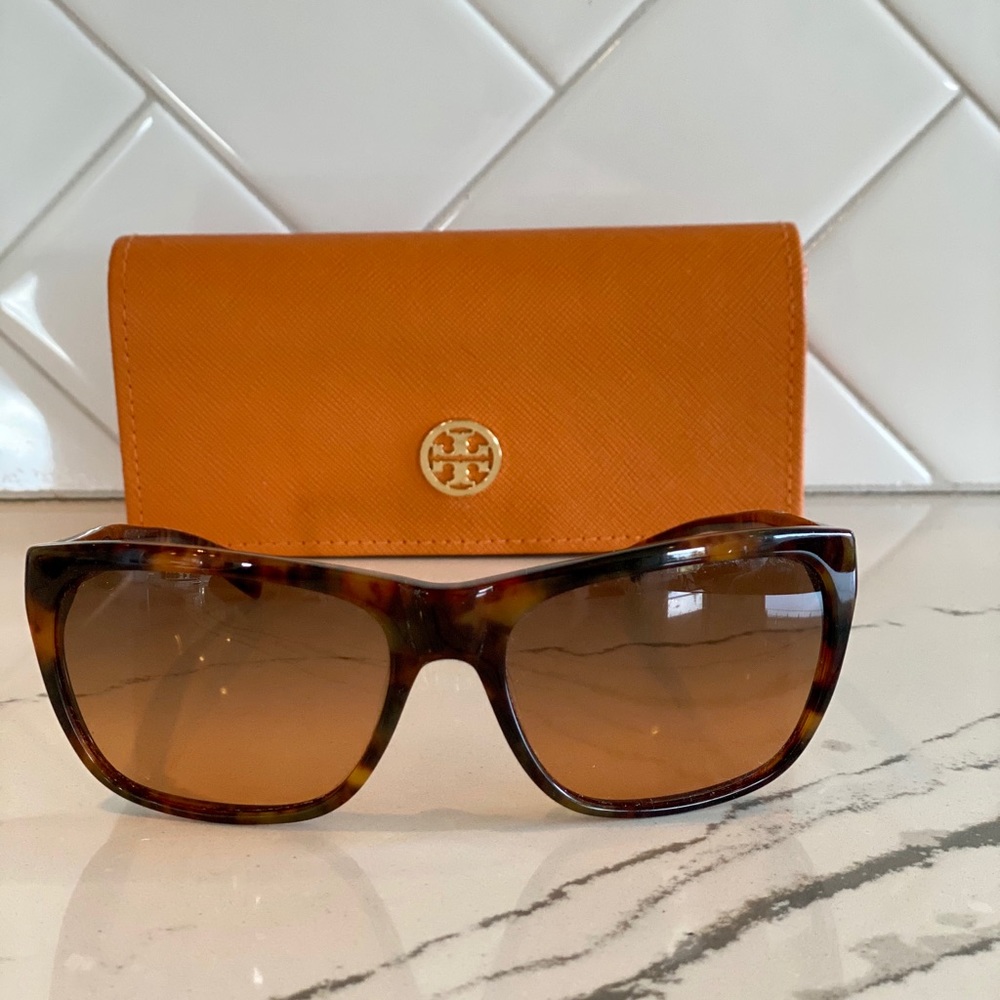 💯 authentic Tory Burch sunglasses gently used.